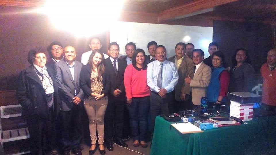 Fotografía de reunión adjunta